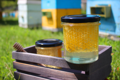 Сотовый акациевый мёд в стеклянной баночке 0.4 кг